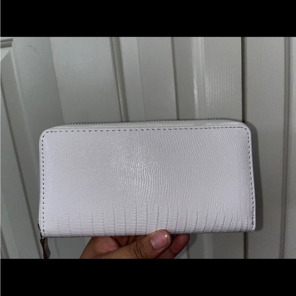White Wallet - Picture 2 of 4